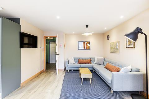 undefined, Roseland House, Weimar Street, London SW15