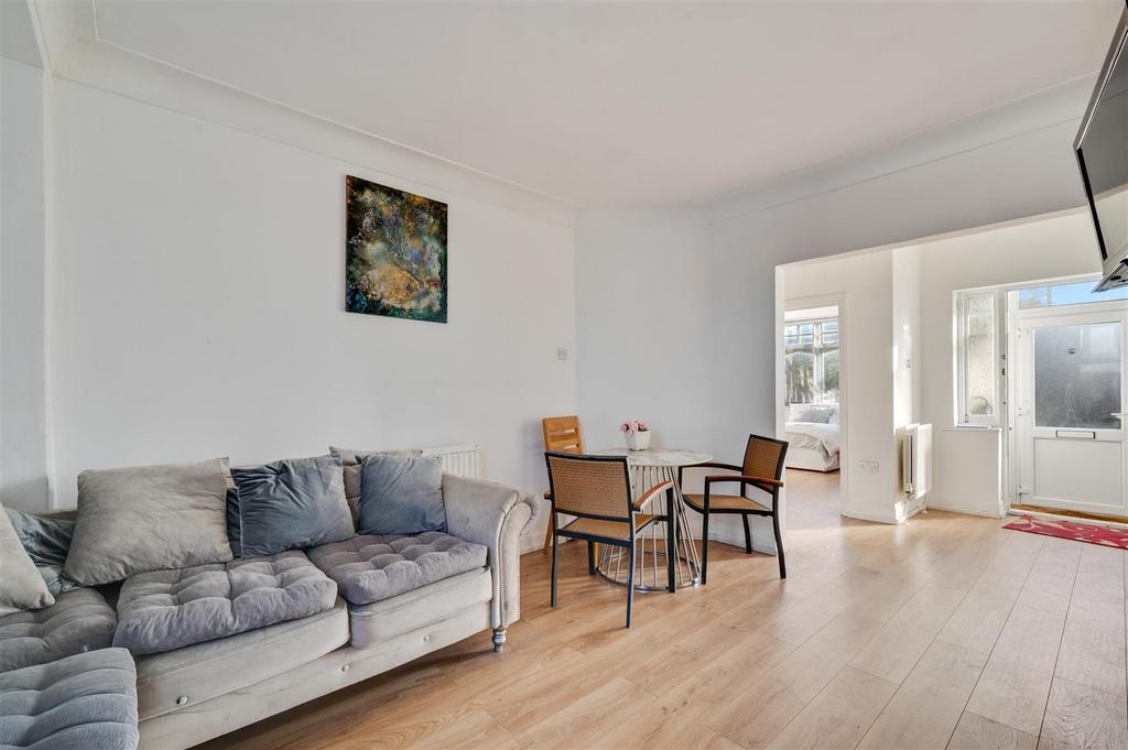 Daniels Norbreck Gardens, Hanger Lane, NW10 017 -
