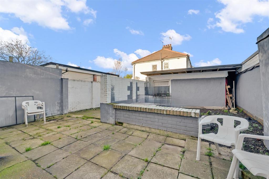 Daniels Norbreck Gardens, Hanger Lane, NW10 012 -