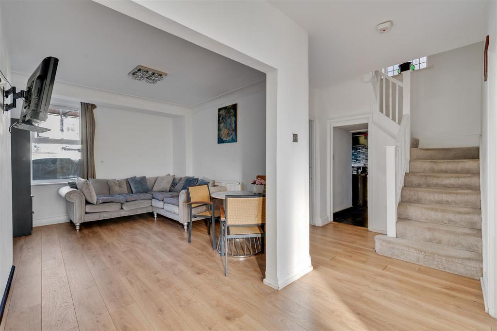 Daniels Norbreck Gardens, Hanger Lane, NW10 018 -