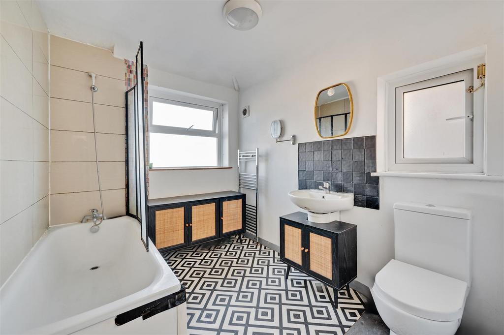 Daniels Norbreck Gardens, Hanger Lane, NW10 001 -