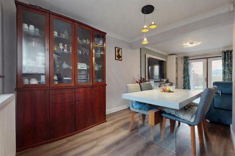 4 bedroom detached house for sale, Gainsborough Close, Milton Keynes MK8