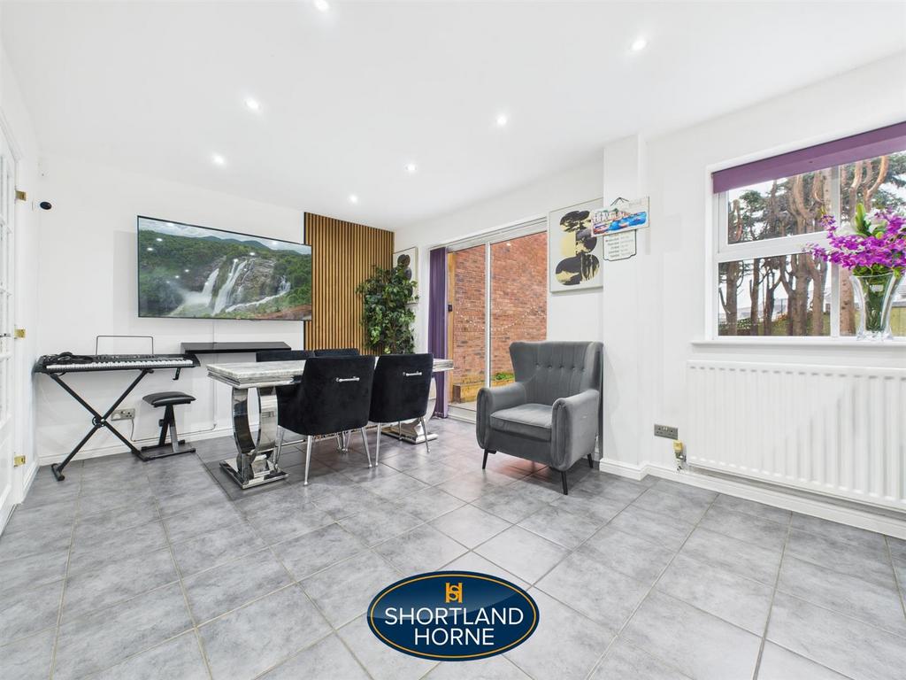 CAM04377 G0-PR0056-STILL010.jpg