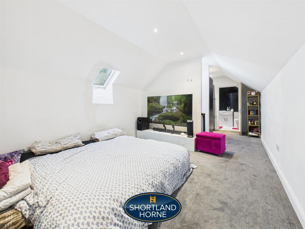 CAM04377 G0-PR0056-STILL026.jpg