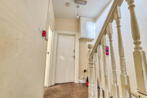 3 bedroom flat for sale, High Street, Thornton Heath, CR7