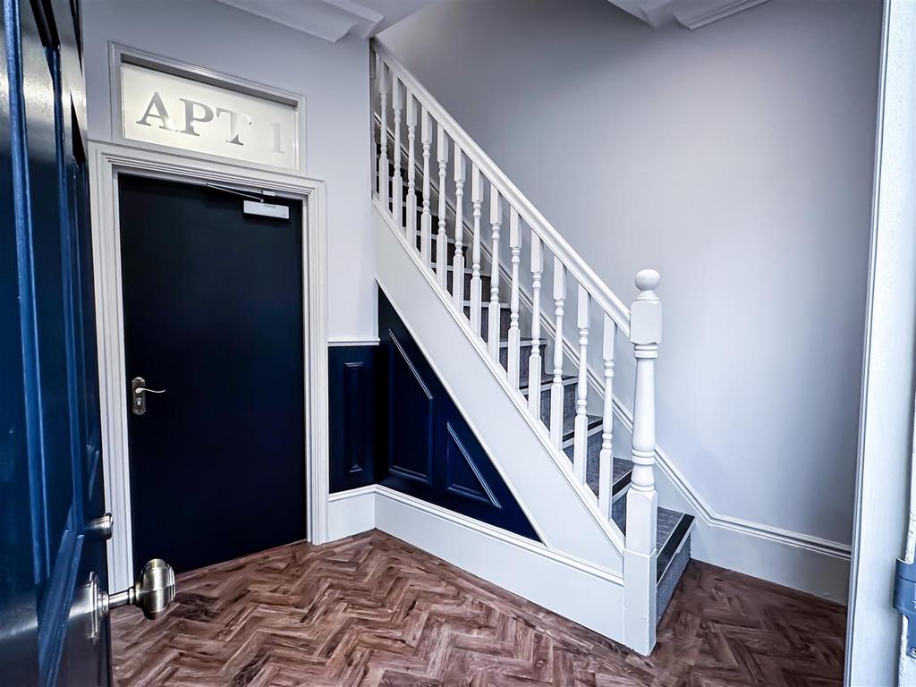 453 Hallway.jpg