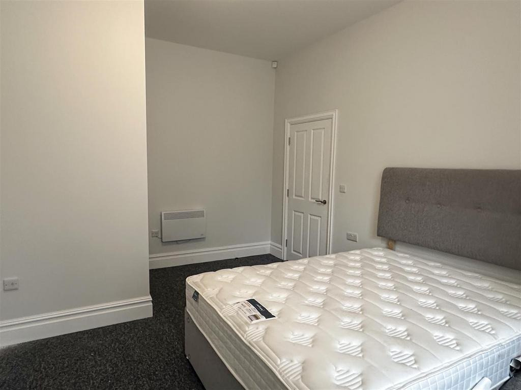 Apt1 Bedroom 2.jpg