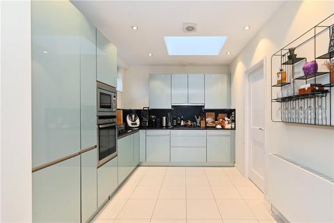 3 bedroom flat to rent, Great Portland Street, London, W1W