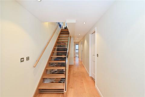3 bedroom flat to rent, Great Portland Street, London, W1W