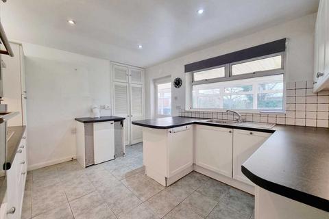 undefined, Silk Willoughby NG34