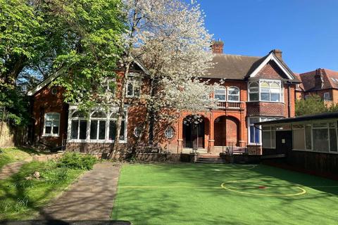 Mixed use for sale, 33 Daleham Gdns London NW3 5BU