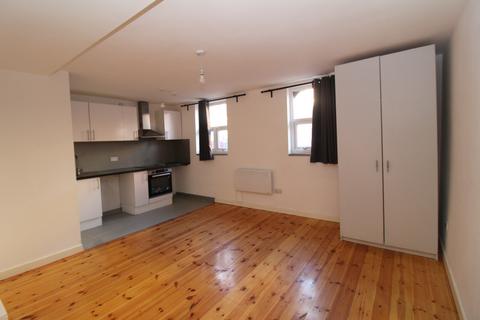 Terraced house to rent, High Street, Chatham, Kent, ME4