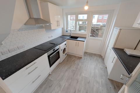 3 bedroom terraced house to rent, Littlehampton BN17