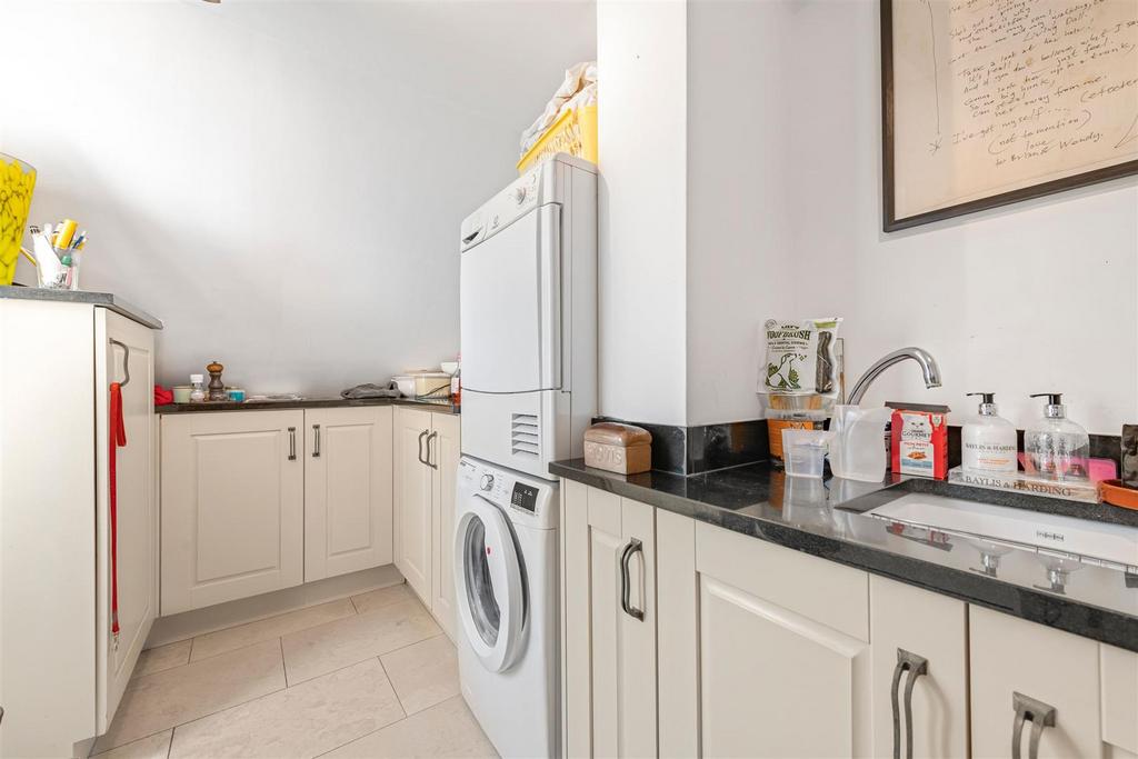 James anderson - 17 beaufort close  7 .jpg