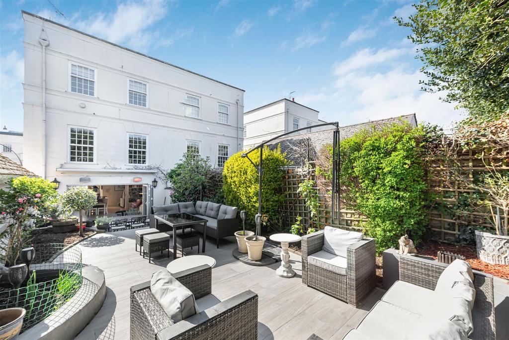 James anderson - 17 beaufort close x  6 .jpg