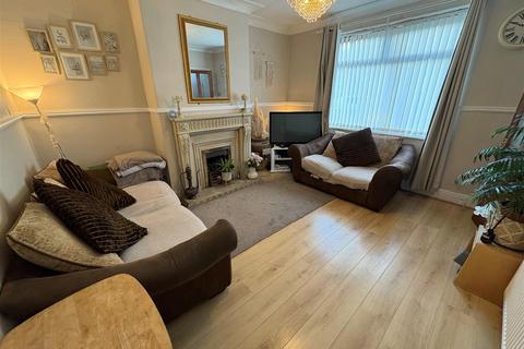 3 bedroom terraced house for sale, Dovesdale Road, Little Horton BD5