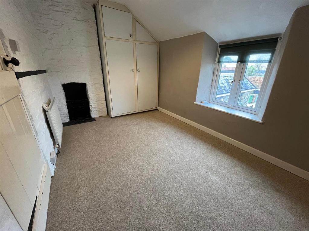 Bedroom 1.jpg
