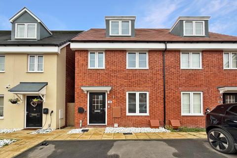 3 bedroom semi-detached house for sale, Rothbury Mead, Central Bedfordshire LU5