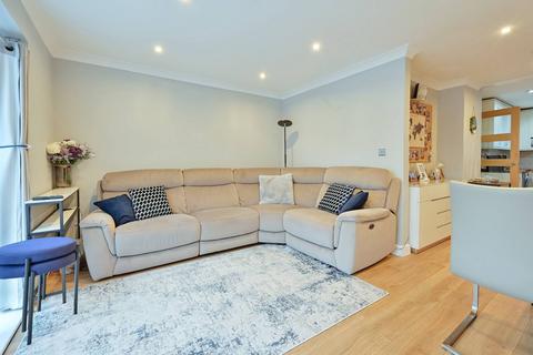 3 bedroom terraced house to rent, Laidon Square. HP2, Hemel Hempstead, HP2
