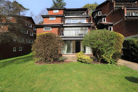 2 bedroom flat to rent, Succombs Place, Southview Road, Warlingham