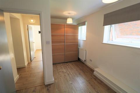 2 bedroom flat to rent, Succombs Place, Southview Road, Warlingham