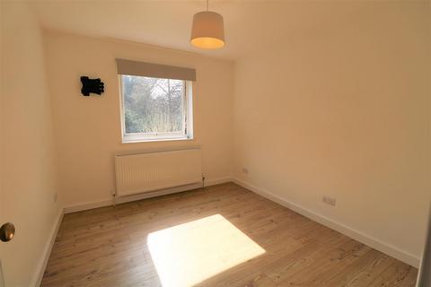 2 bedroom flat to rent, Succombs Place, Southview Road, Warlingham