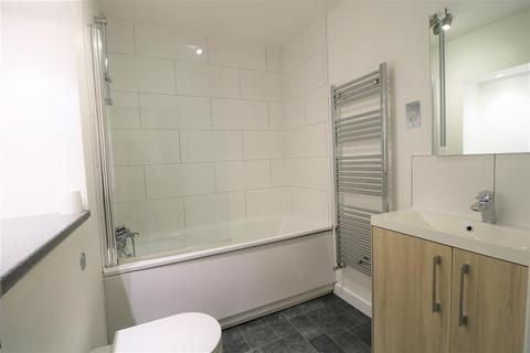 2 bedroom flat to rent, Succombs Place, Southview Road, Warlingham