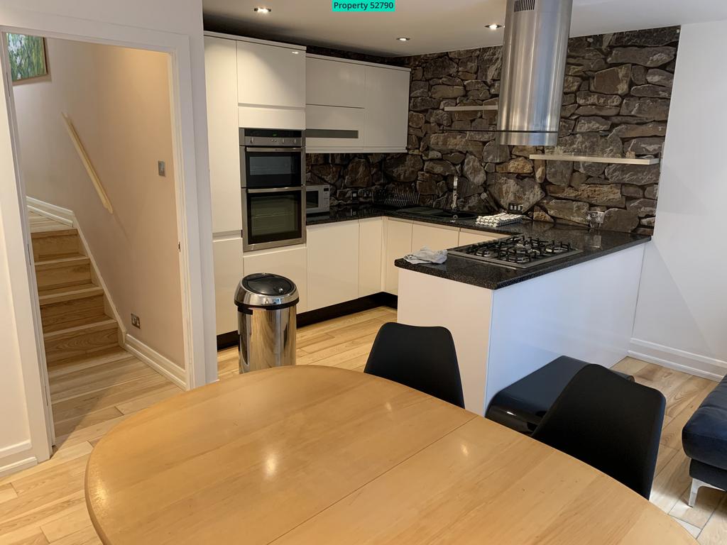 Kitchen / dining room