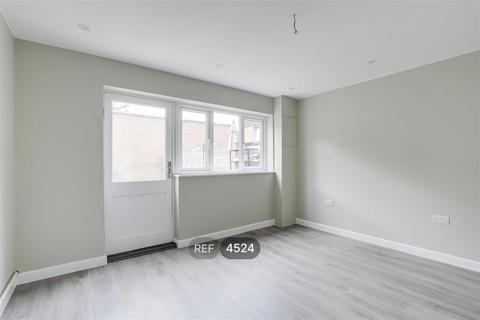 4 bedroom terraced house to rent, Nottingham NG2