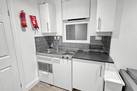 1 bedroom in a house share to rent, Ivy Road, London, NW2
