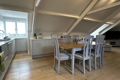 2 bedroom penthouse to rent, Hillfield Village, Dartmouth