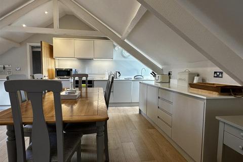2 bedroom penthouse to rent, Hillfield Village, Dartmouth