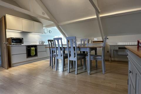 2 bedroom penthouse to rent, Hillfield Village, Dartmouth