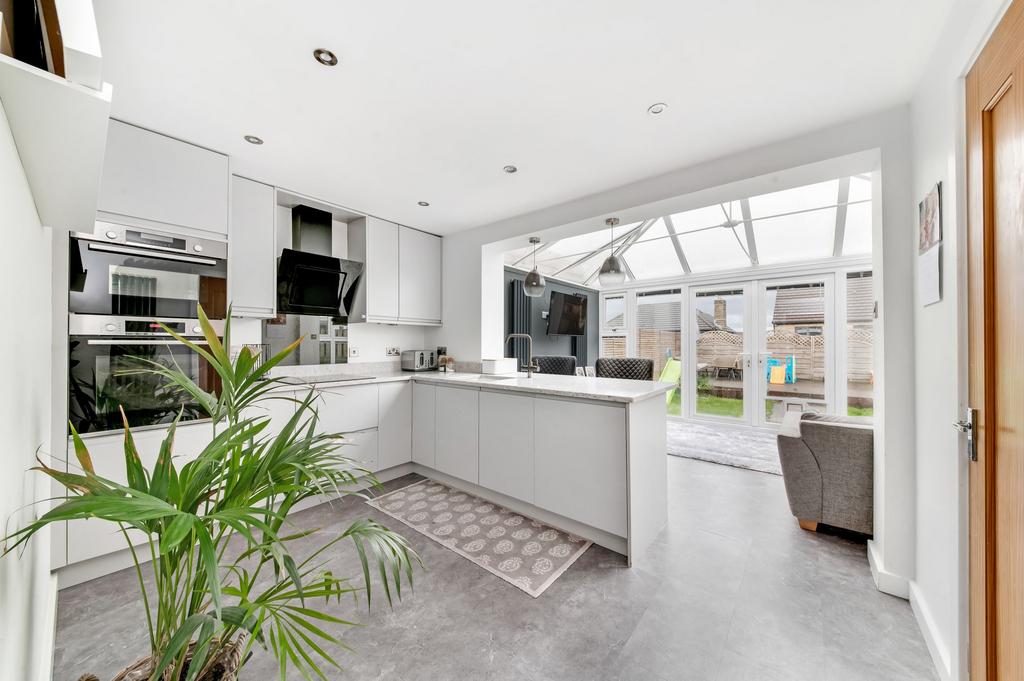 Open plan breakfast kitchen and family room