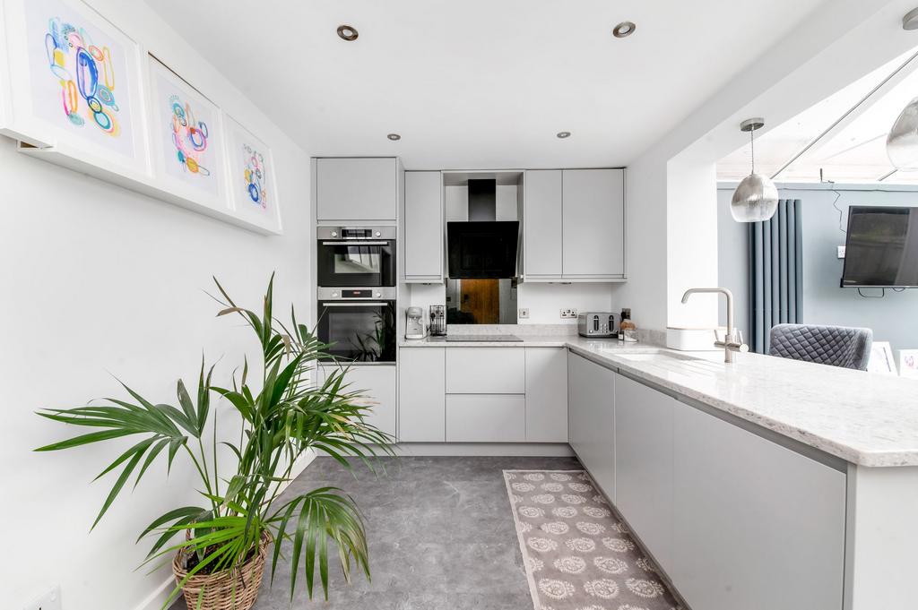Open plan breakfast kitchen and family room