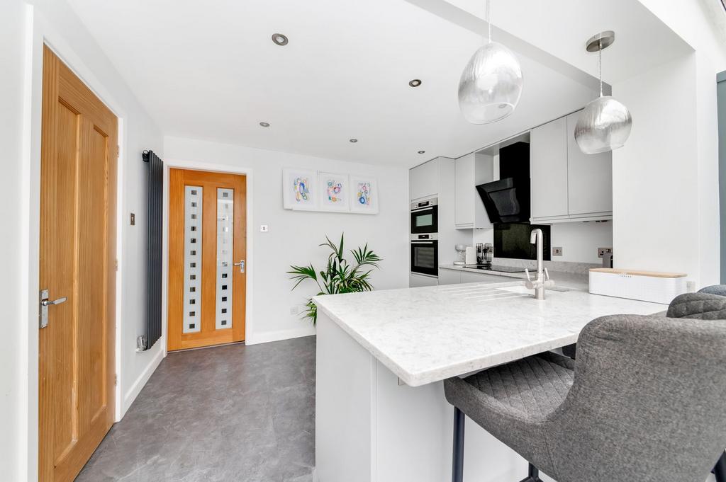 Open plan breakfast kitchen and family room