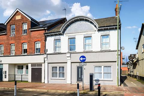 2 bedroom apartment to rent, Lynchford Road, Farnborough, GU14