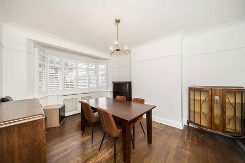 3 bedroom terraced house to rent, Christian Fields, London