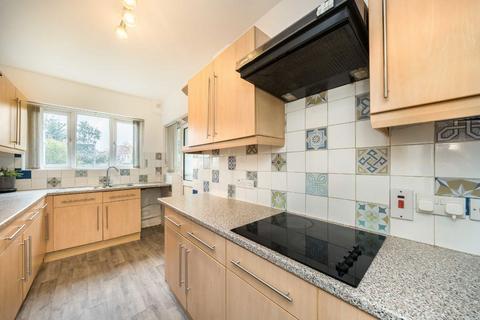 3 bedroom terraced house to rent, Christian Fields, London