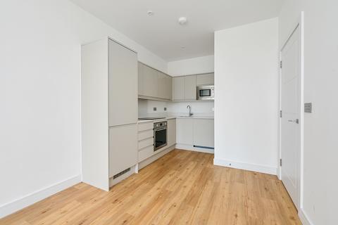 undefined, Farnborough Road, Farnborough, GU14