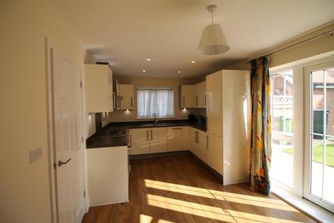undefined, Kilnwood Close, Horsham RH12