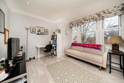 1 bedroom flat to rent, Chatsworth Gardens, London W3