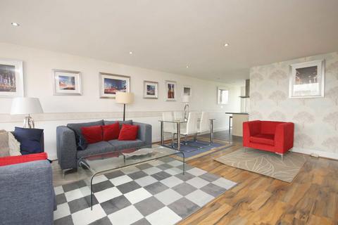undefined, Holland Gardens, Brentford TW8
