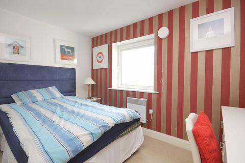 undefined, Holland Gardens, Brentford TW8