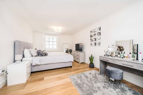 undefined, College Hill, London EC4R