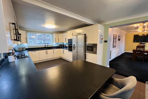 3 bedroom semi-detached house for sale, Barlings Avenue, Scunthorpe, DN16