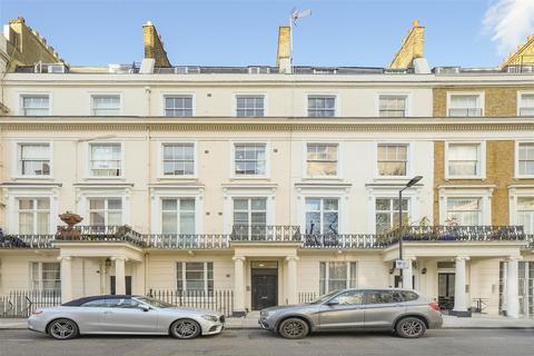 Studio to rent, Devonshire Terrace, London W2