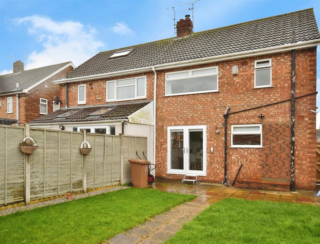 B37b2260-rear 20house.JPG