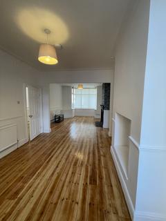 4 bedroom terraced house to rent, Trenant Road, Salford M6