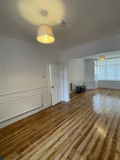 4 bedroom terraced house to rent, Trenant Road, Salford M6